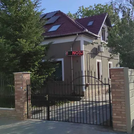 Apartment Nosztalgia Apartmanhaz *